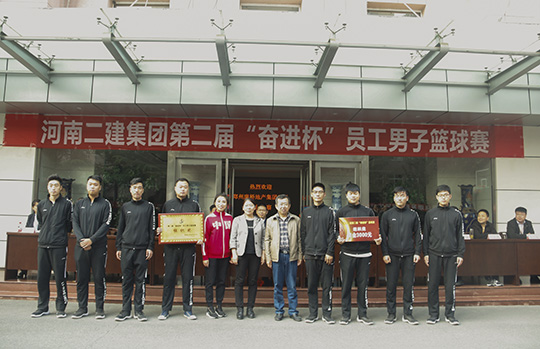 华体会(中国)领导与组织奖团队合影留念