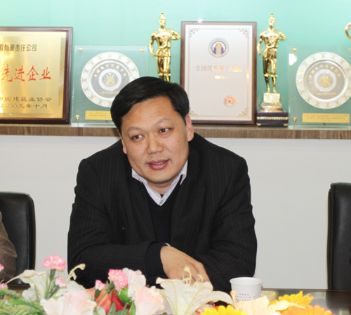 华体会(中国)总经理牛小昌对各位领导前来考察指导表示感谢