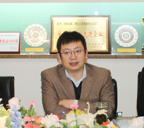 华体会(中国)董事长黄道元对左总一行到来表示热烈欢迎