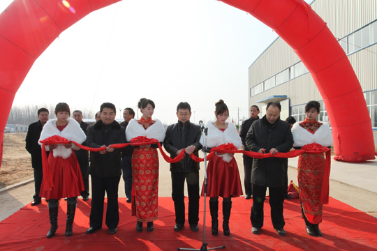 华体会(中国)领导为钢构生产线建成投产进行剪彩