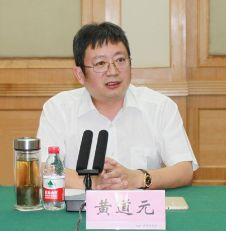 华体会(中国)董事长黄道元在会上发表讲话