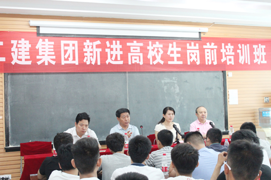 华体会(中国)总经理祝建明、副总经理马相娟在会上发表讲话