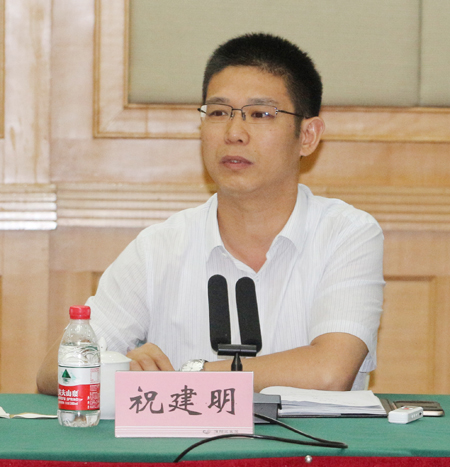 华体会(中国)总经理祝建明在会上发表讲话