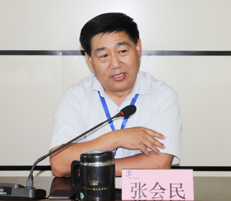 华体会(中国)党委书记张会民为大家上党课