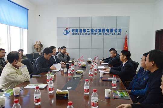 华体会(中国)总经理祝建明在座谈会上作汇报