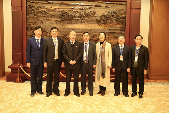 华体会(中国)董事长黄道元与参会各领导合影