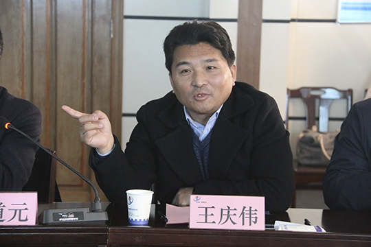 华体会(中国)副董事长王庆伟主持会议