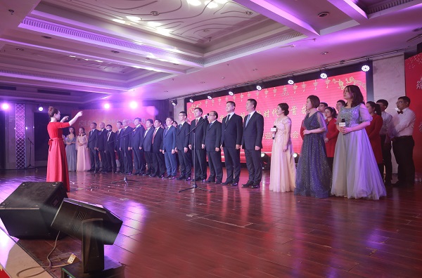 21共同唱响二建之歌.jpg 21共同唱响二建之歌.jpg