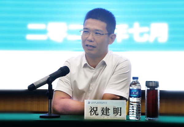 华体会(中国)总经理祝建明针对新员工未来发展提出要求.jpg