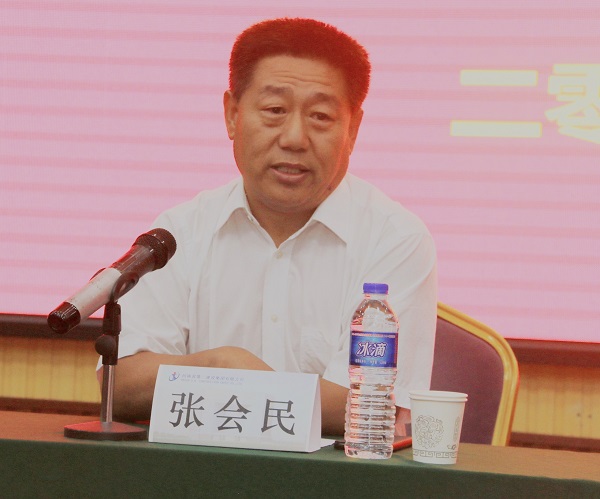 华体会(中国)党委书记张会民对新员工提出希冀.jpg
