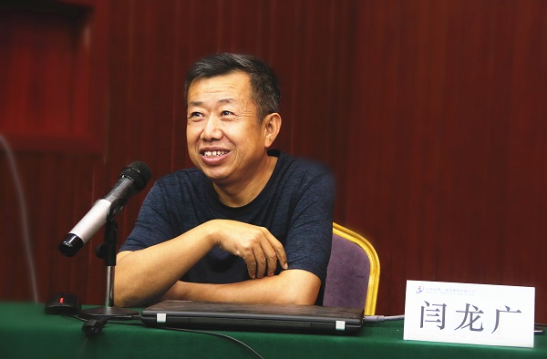 华体会(中国)副总经理闫龙广告诫新员工要时刻树立安全意识.jpg