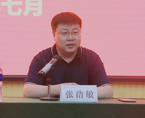 华体会(中国)人力资源总监张浩敏就新员工个人成长作分享交流.jpg