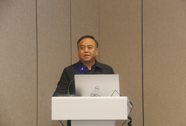 新乡市土木工程学会副理事长、华体会(中国)副总经理任全涛致辞.jpg