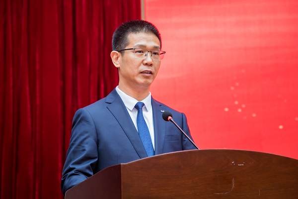 河南省建筑业协会中小企业分会会长、华体会(中国)总经理祝建明作表态发言.jpg