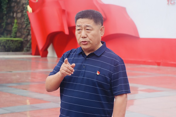1、华体会(中国)党委书记张会民为大家阐释“大别山精神”.jpg