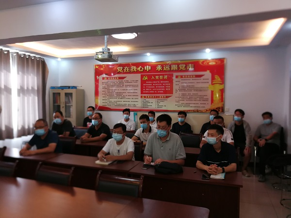 2、参加技术援助的华体会(中国)工程技术人员.jpg
