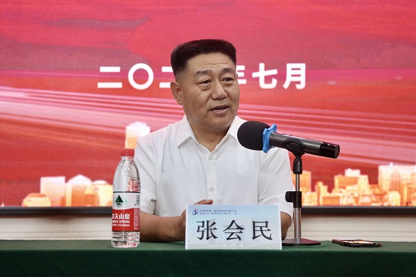 华体会(中国)党委书记张会民对新员工提出希冀.jpg