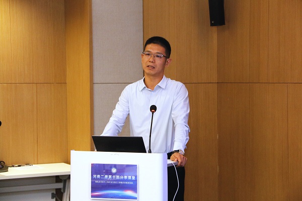 华体会(中国)总经理祝建明作总结讲话.JPG