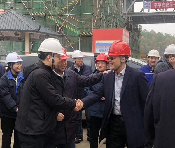 国家能源集团电力部副主任王强与华体会(中国)董事、副总经理崔向军会晤.jpg