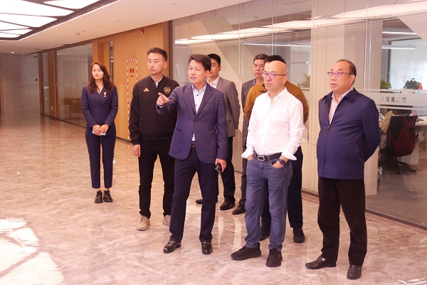 参观华体会(中国)19楼办公区.jpg